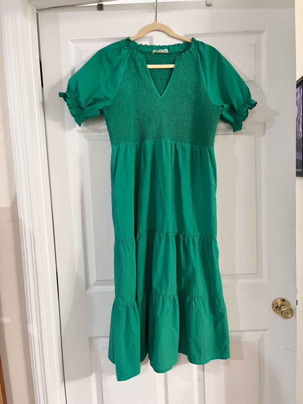 THML Kelly Green Puff Sleeve Smocked Midi Dress Tiered Skirt women’s medium